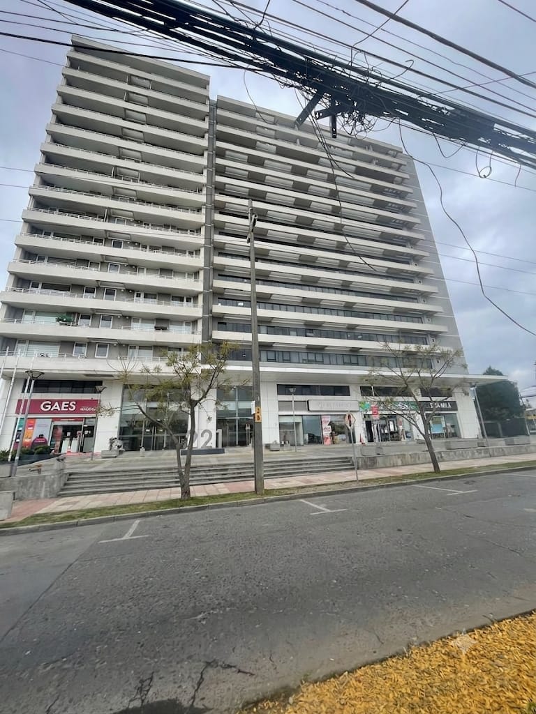 Arriendo de Excelente Oficina en Edificio City Center a pasos del Centro.